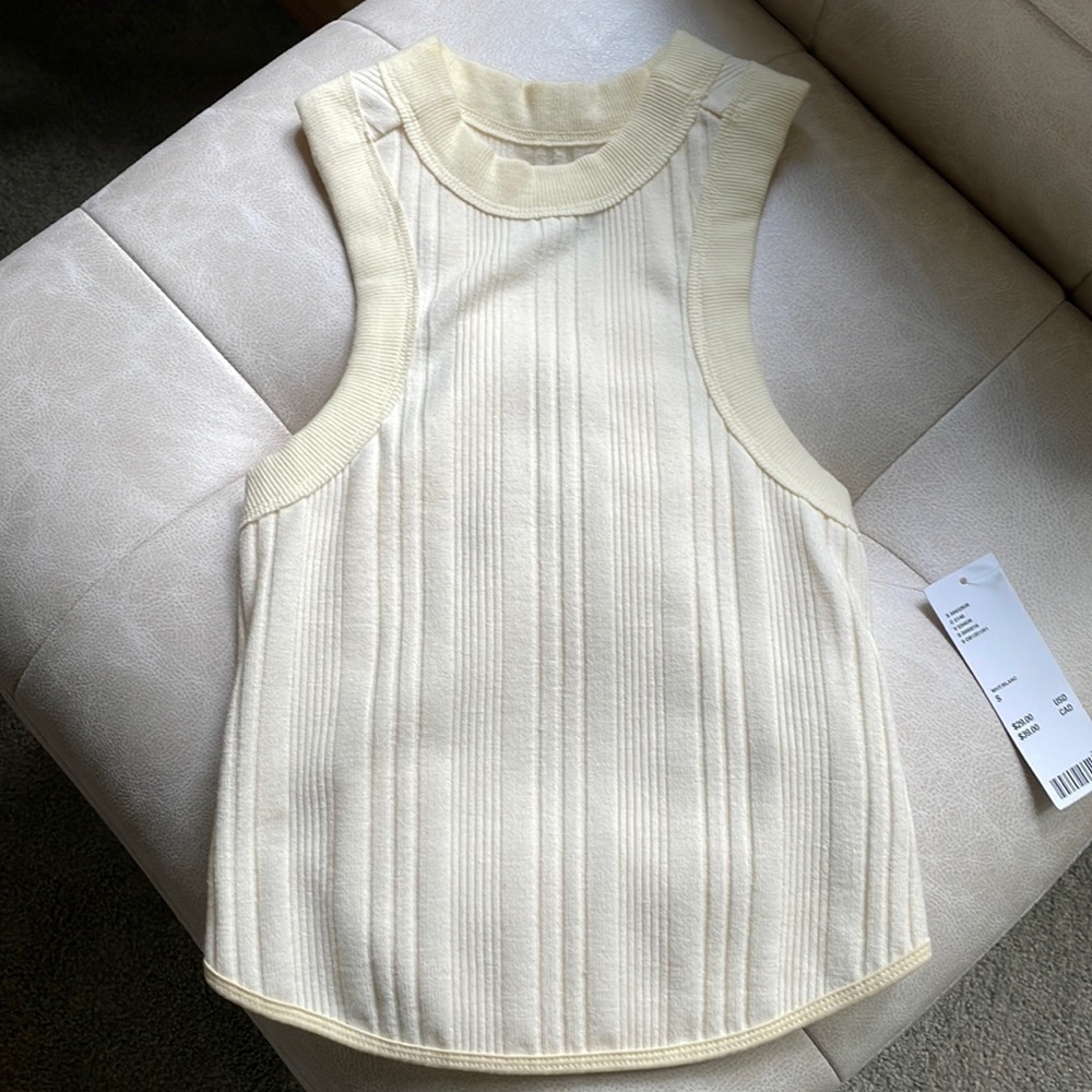 BDG crop hugging top